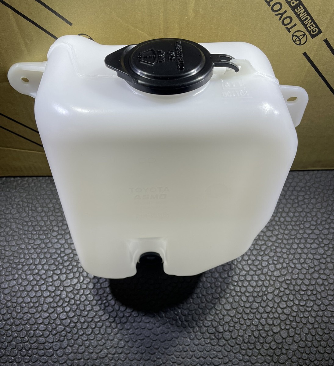 93 - 97 TOYOTA LAND CRUISER FZJ80 FRONT WASHER FLUID RESERVOIR