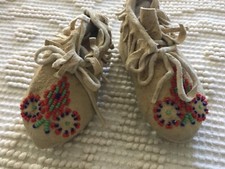 Native American suede and beaded child  s shoes 4 1/4  long 2  w, fringe
