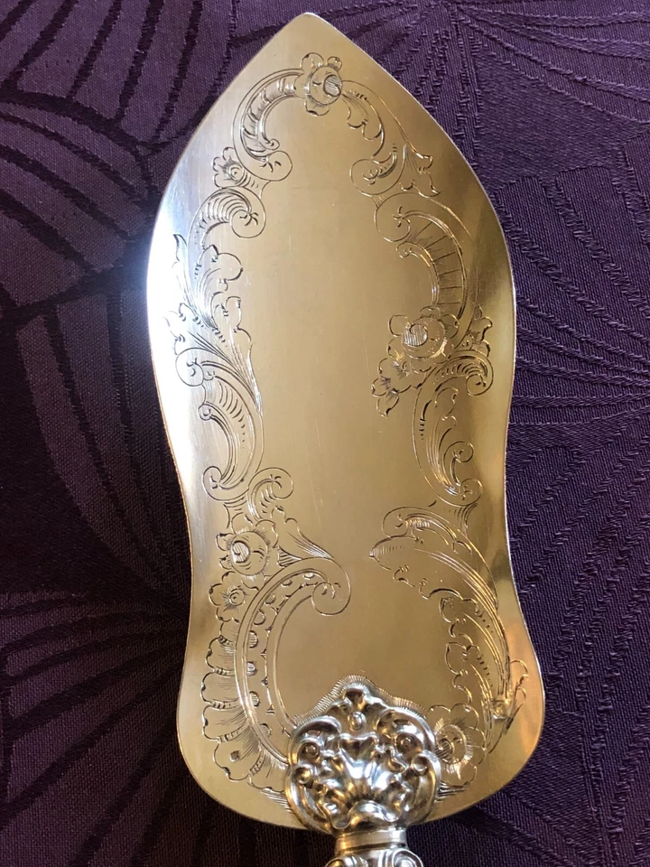 Splendide et Ancienne Pelle à tarte entièrement en argent massif. - Photo 2/4