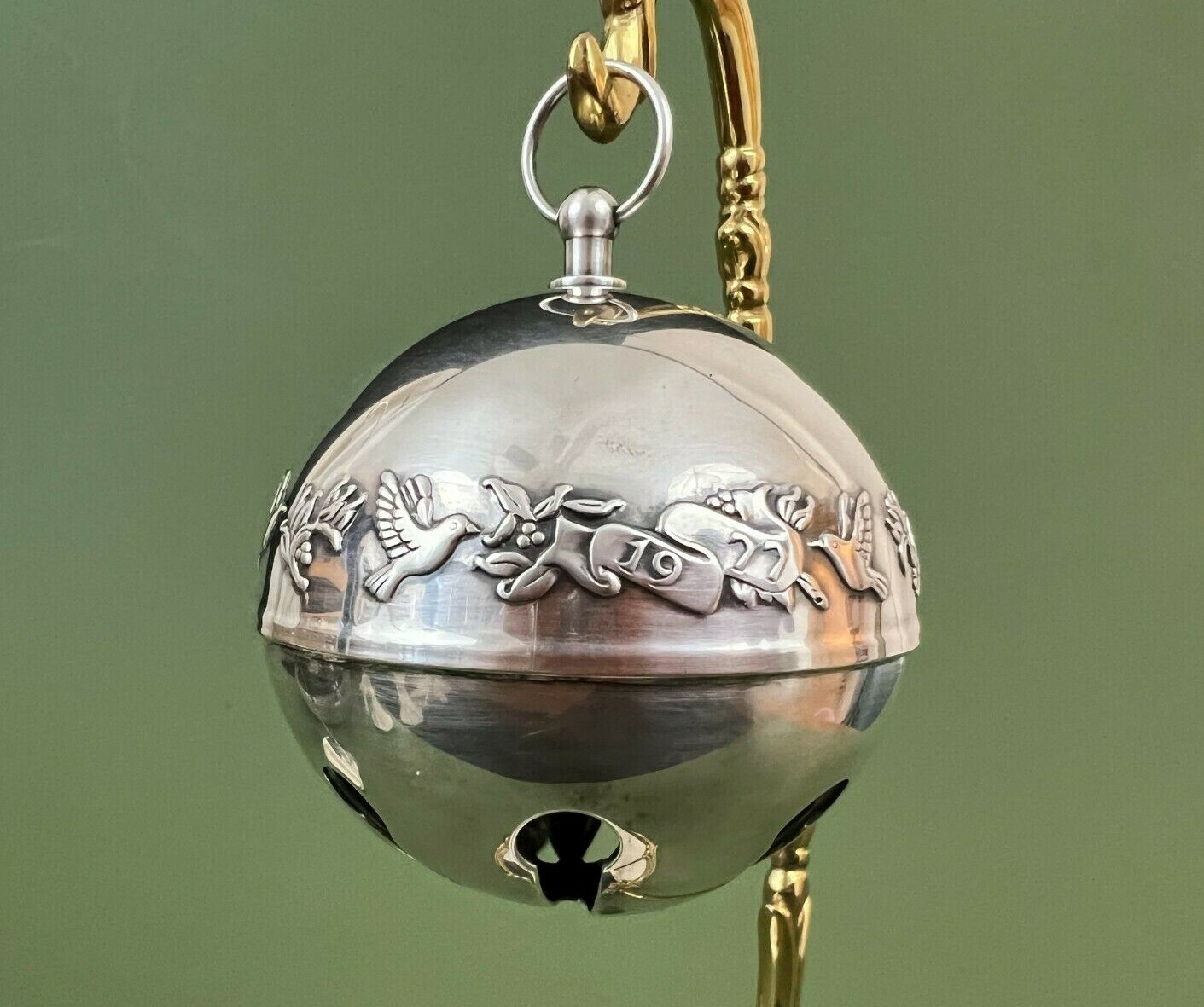 Vintage 1977 Wallace Silver Plate Sleigh Bell Ornament with Mistletoe and Doves