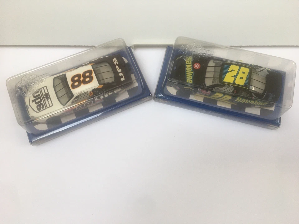 Lote de 2 vitrinas diecast Nascar Winner's Circle #88 UPS y #28 Havoline 1:24 Foto 2 de 4