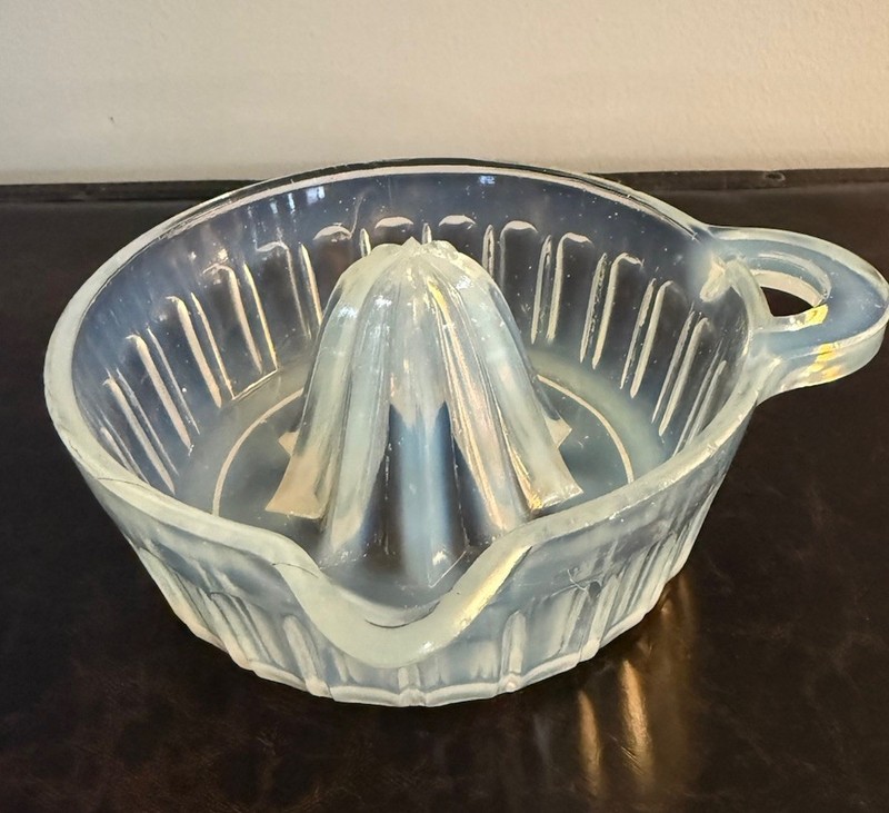 VINTAGE FRY Opalescent Glass Ribbed Citrus Reamer Juicer ~ Beautiful!