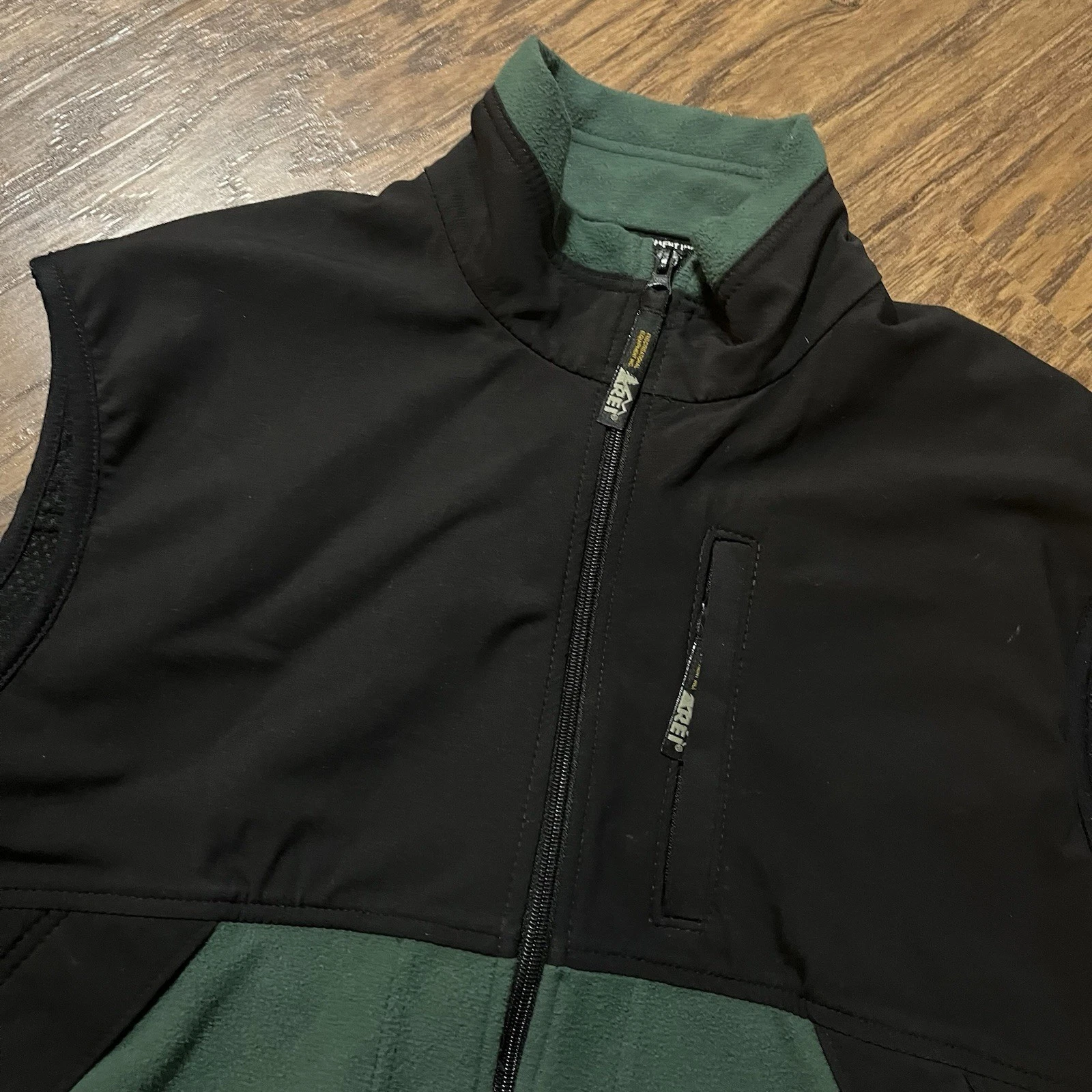 REI Vest Mens Medium Green Black Pockets Fleece Full Zip Outdoors Hiking VTG 90s