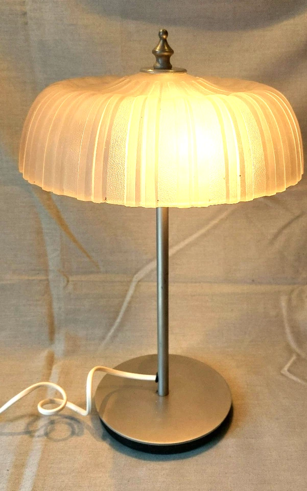 Lampe pied en aluminium brossé, globe en verre épais, vintage - Photo 1/4