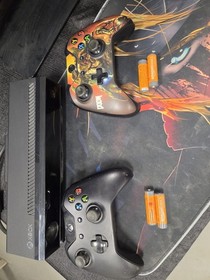 Microsoft Xbox One X 1TB Console 2 Controller DOOM , Cables
