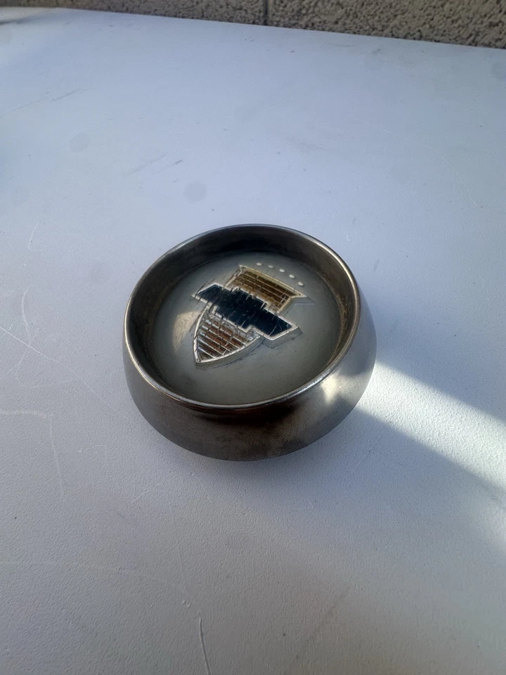 1951-1952 CHEVY DELUXE/STYLELINE  STEERING WHEEL HORN BUTTON CAP  - Image 3 of 4