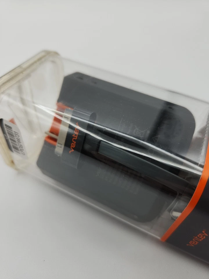 Ventev Wallport R2200 DUAL USB Rapid Charger w/ 30-Pin Cable (for iPad1/iPhone4) - Image 2 of 4