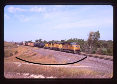 v523 Orig. Slide Union Pacific 4927 Plus 2 at Duluth, KS 9-21-05