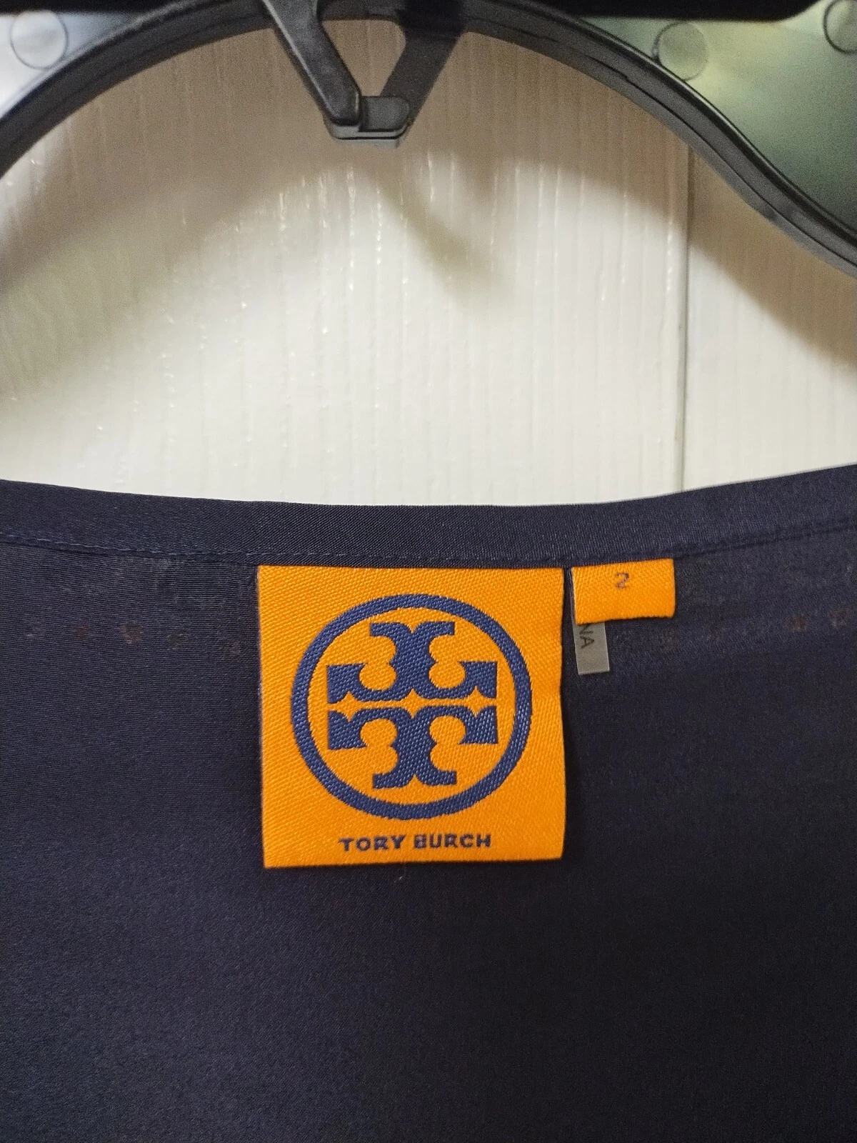Camicetta tunica in seta blu navy TORY BURCH con borchie tono oro taglia 2 usata