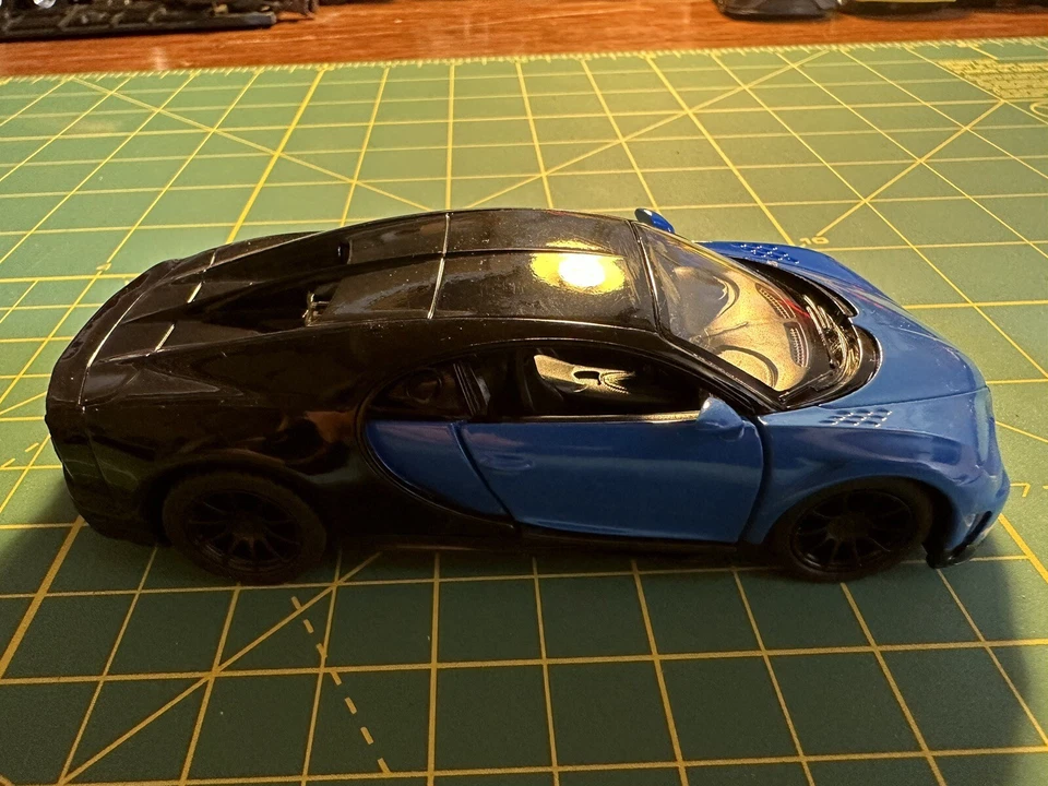 Die Cast Car approximately 1:34. Bugatti Chiron Super Sport. - Image 2 of 4