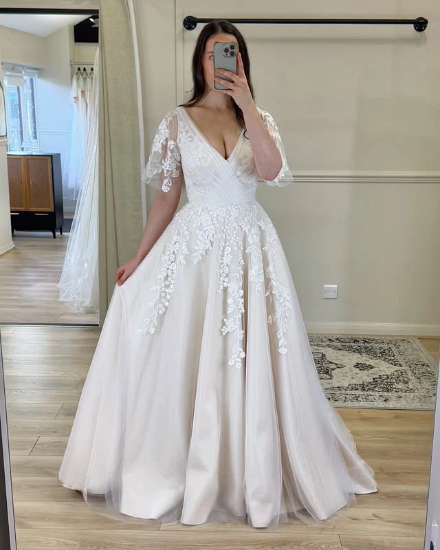 Wedding Dresses Short Sleeves V Neck Lace Aplliques A Line Beach Bridal Gowns - Image 3 of 4