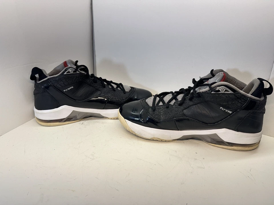 Jordan Melo M8 - Negro - Blanco - Rojo Universitario | Air Jordan III Talla 11.5 Foto 2 de 4