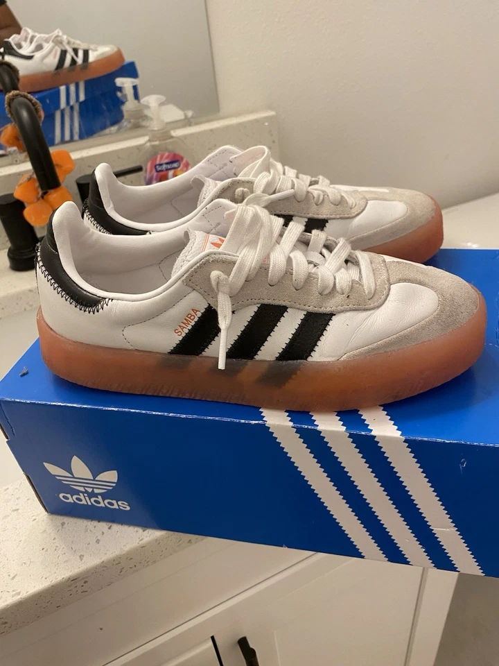 Adidas Samba Og Gum Sole Size 7 Women’s Sneakers Casual Shoes - Image 3 of 4