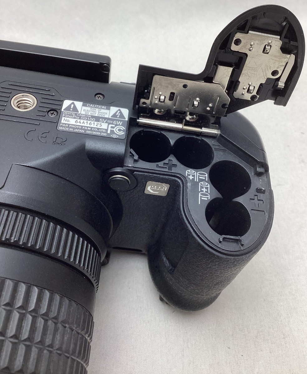 FujiFilm FinePix S9100 9.0MP Digital Camera W/ 28-300mm 10.7x