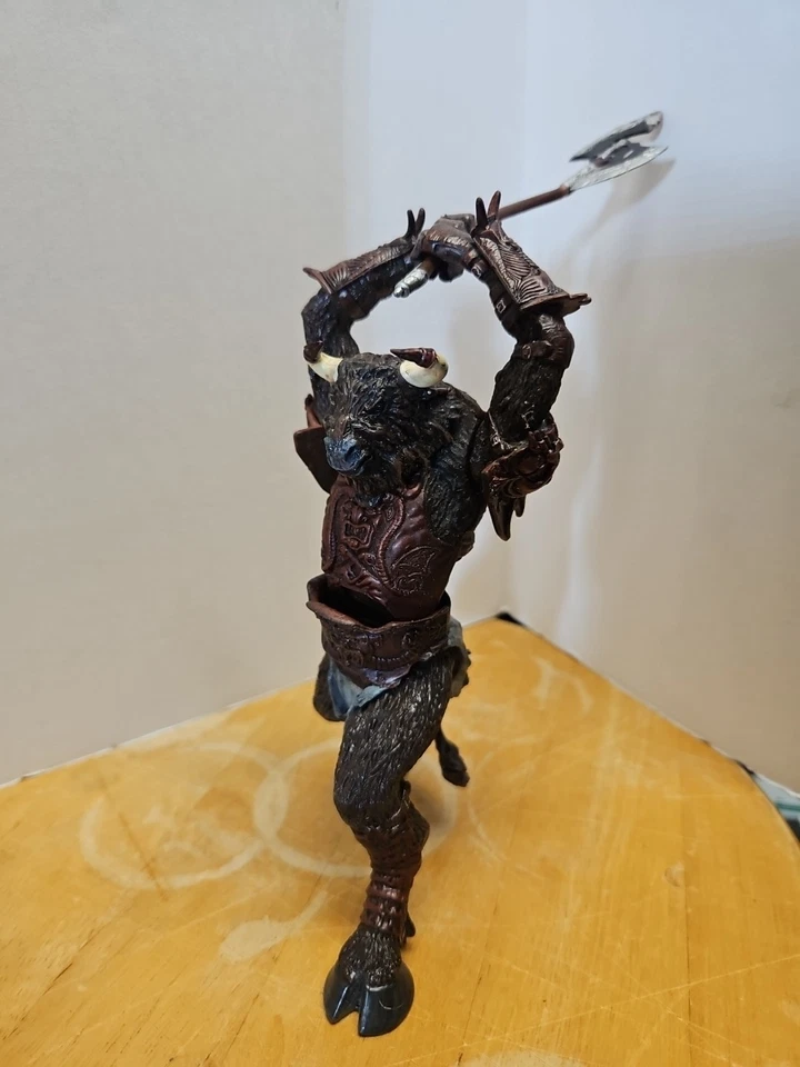 Figura de acción 2005 Las Crónicas de Narnia Príncipe Caspio Minotauro con arma Foto 2 de 4