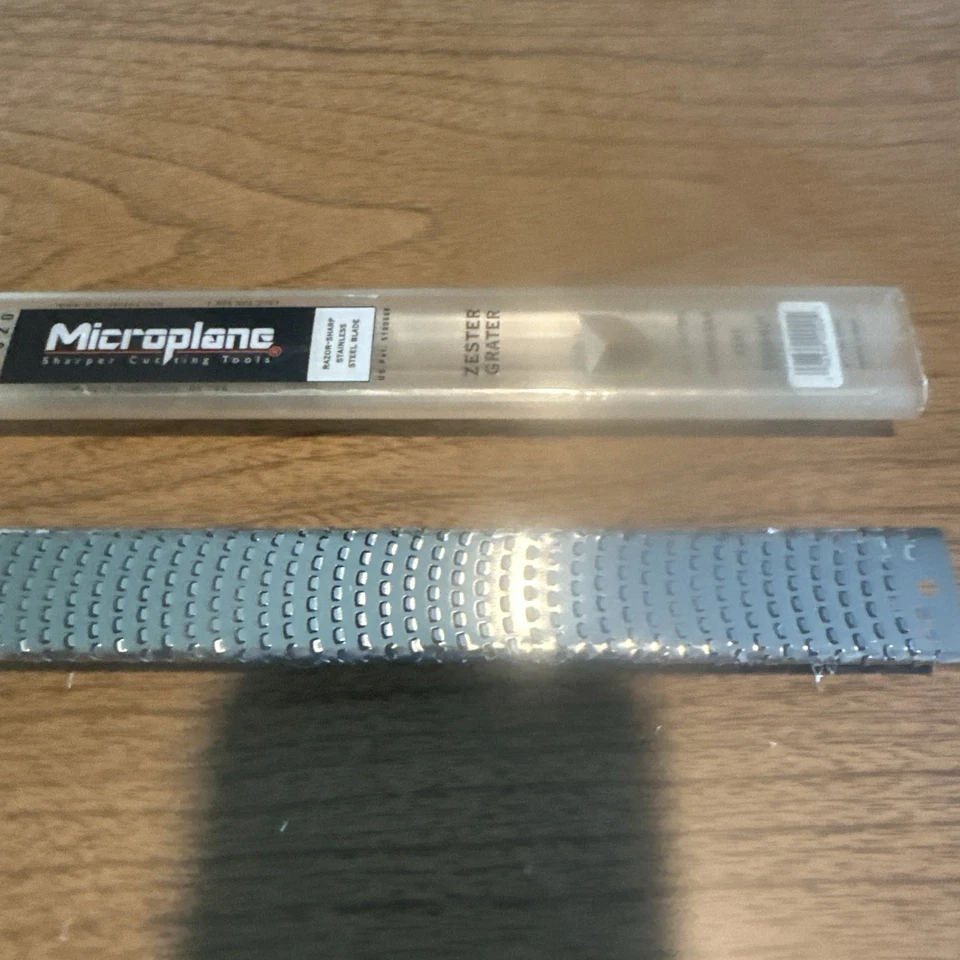 Терка Microplane Black Classic Zester, имбирь для сыра пармезана изюминки - Изображение 4 из 4
