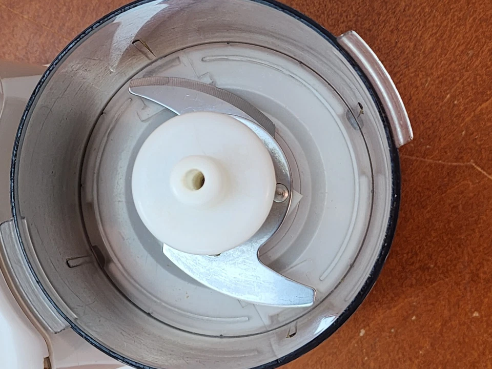 Mini picadora Betty Crocker procesador de alimentos compacto BC-1401 de colección Foto 4 de 4