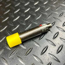 Neu BALLUFF BOS01E7 BOS 18M-PS-RD21-S4 induktiver Lichttaster Sensor