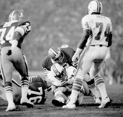 #ad Miami Dolphins QB Dan Marino under heavy pressure gets sacked for Old Photo 4 AU $9.00