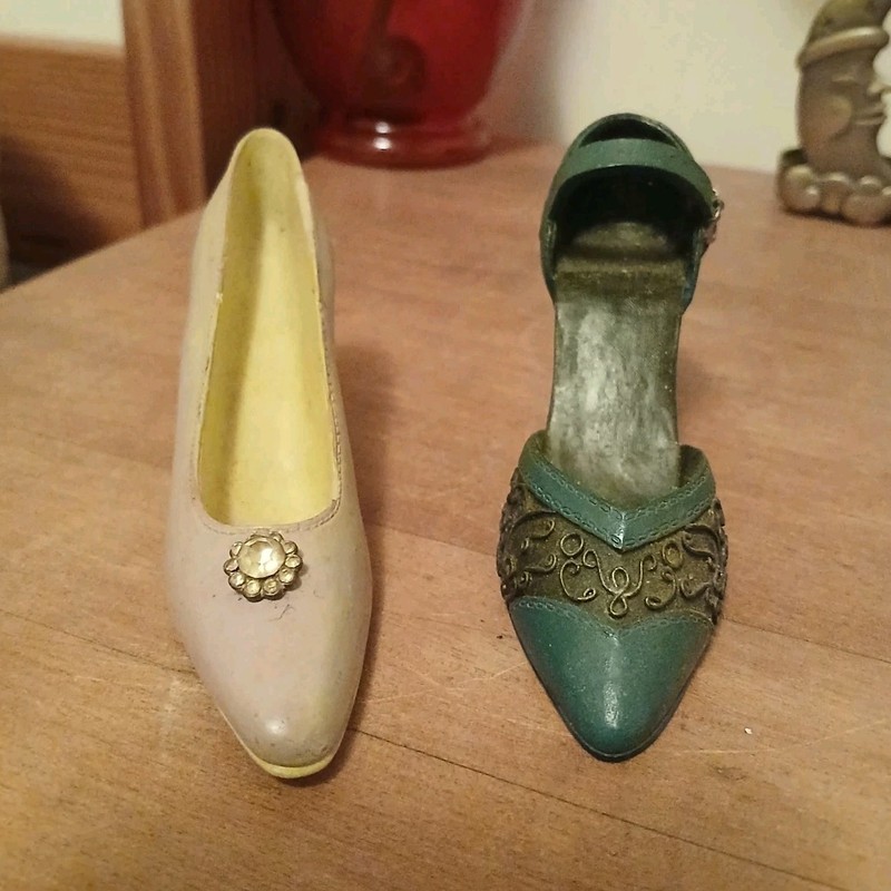 Kingsbridge Int. Inc. My Treasure Shoe Figurine Set, 2pcs, Resin, Floral, 1999