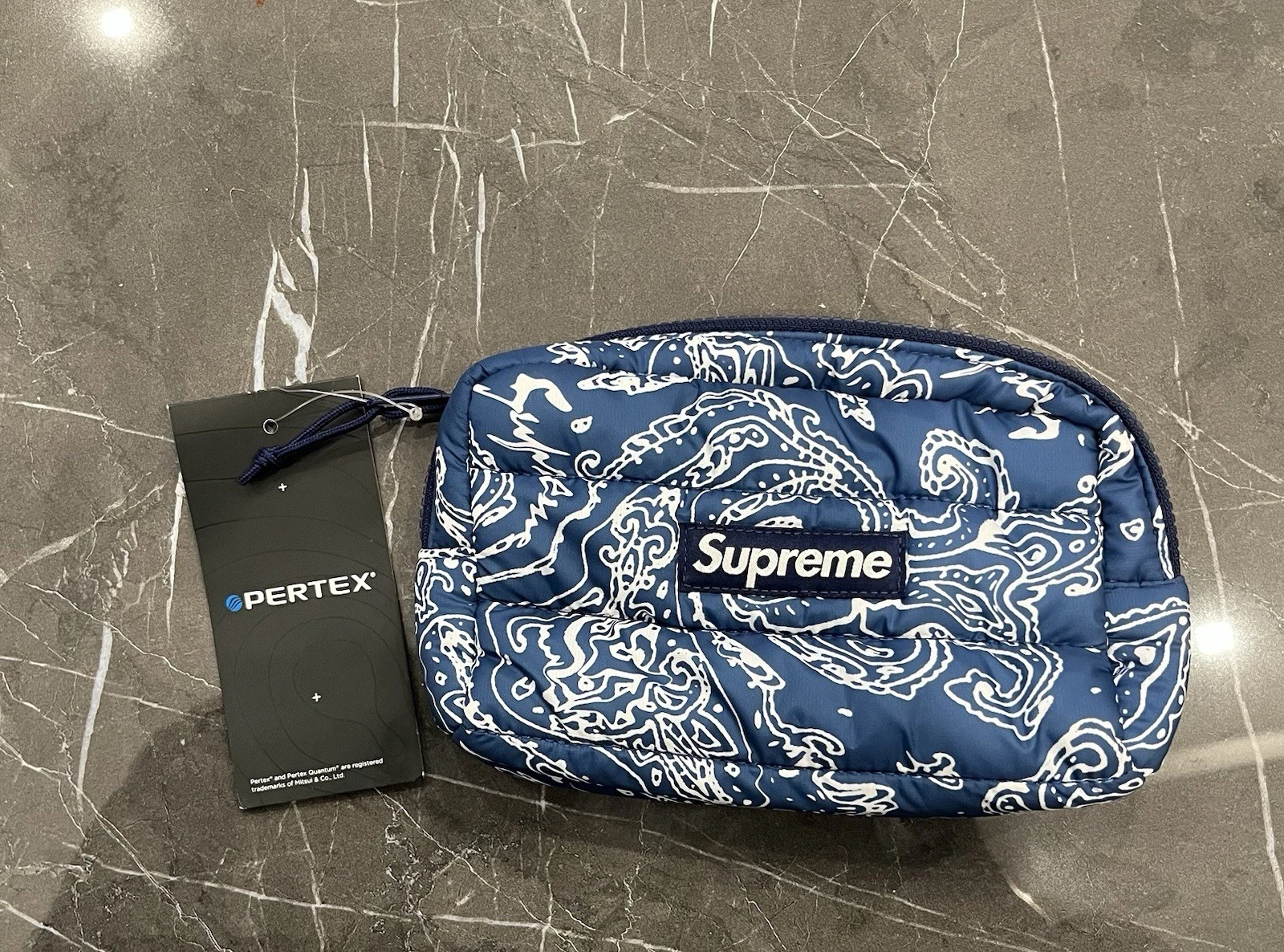 Pochette tampon suprême bleu cachemire Pertex neuve avec étiquette