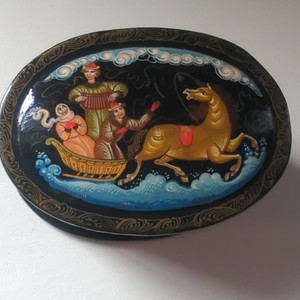 Hand-Painted Russian Lacquer Oval Trinket Box Signed in Cyrillic Sleigh Scene
