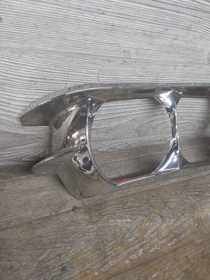 Carenado cromado de faros delanteros Harley Davidson Road Glide Foto 2 de 4