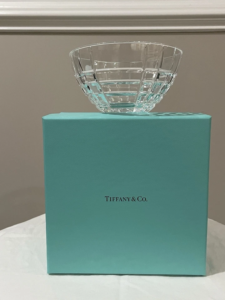 Cristal Tiffany & Co pequeño Cuenco 4.5 Diam 14.5 Cir Grabado Diseño a Cuadros Nuevo En Caja Foto 3 de 4