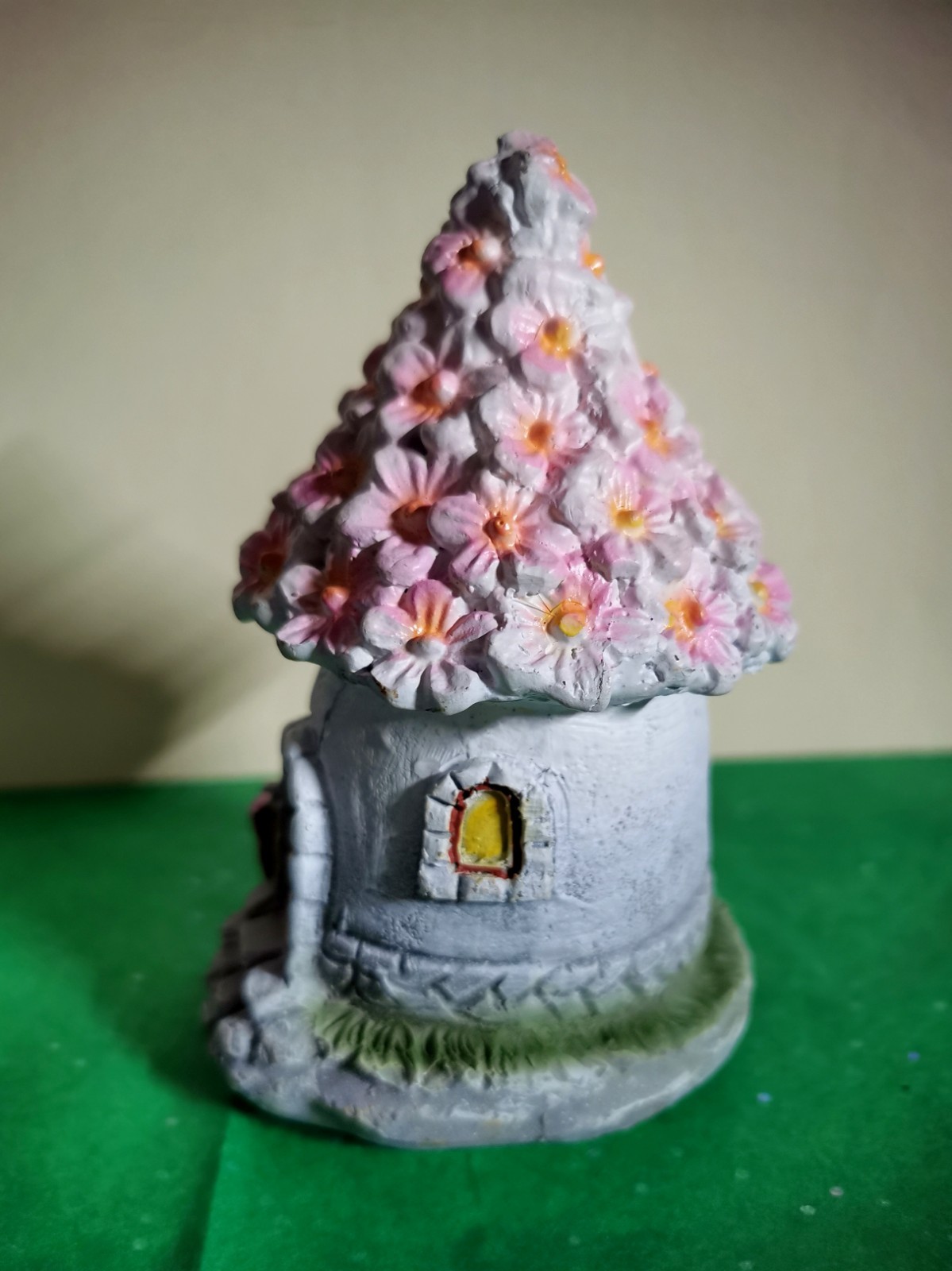 Fairy Garden Stone & Pink Flowers House Resin Figurine 4.5" w/ 2 Accessories 