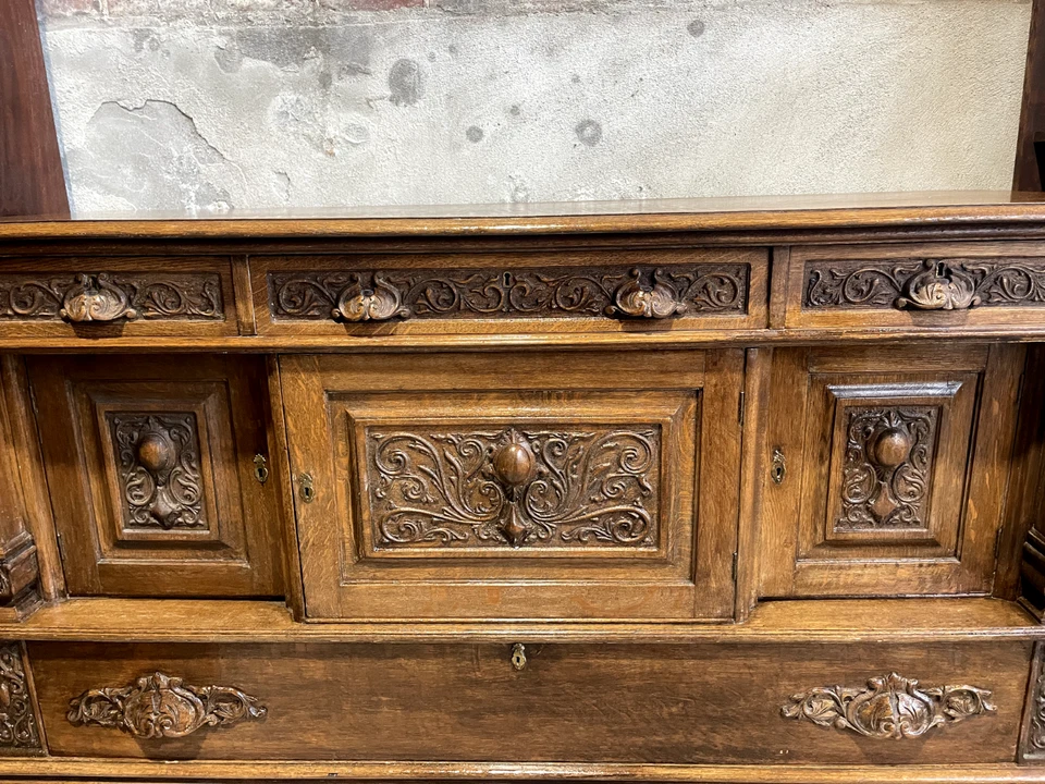 Antique Renaissance Revival Carved and Quartersawn Oak Sideboard / Buffet - Image 4 of 4