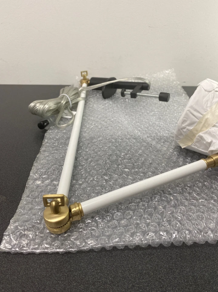 Lámpara de mesa House of Troy AR403-WT/SB Aria con abrazadera - Latón blanco/satinado Foto 3 de 3