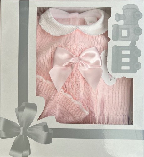 NEWBORN BABY KNITTED OUTFIT GIRLS SPANISH PINK PRAM SET WITH HAT IN GIFT BOX - Picture 3 of 3