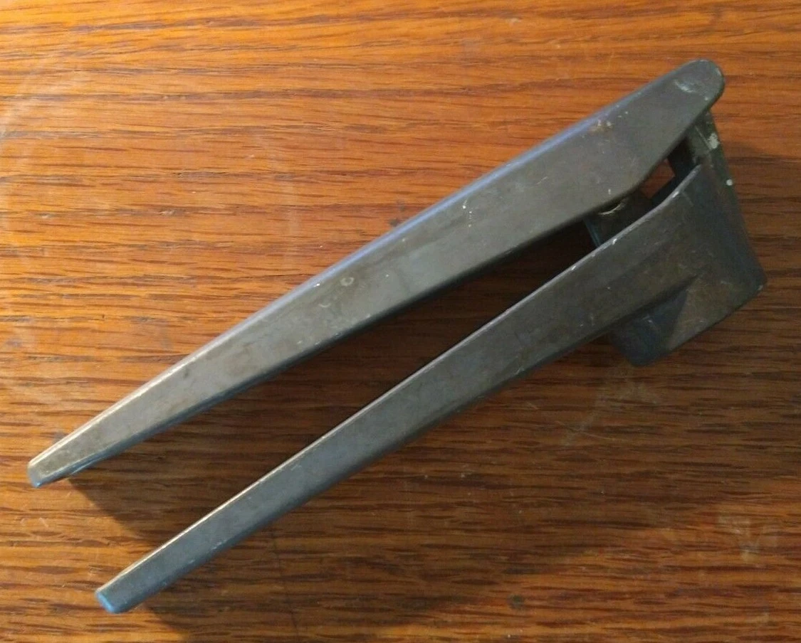 Cast aluminum garlic press/crusher Swiss made "SUSI" by zyliss
Opens in a new window or tab
