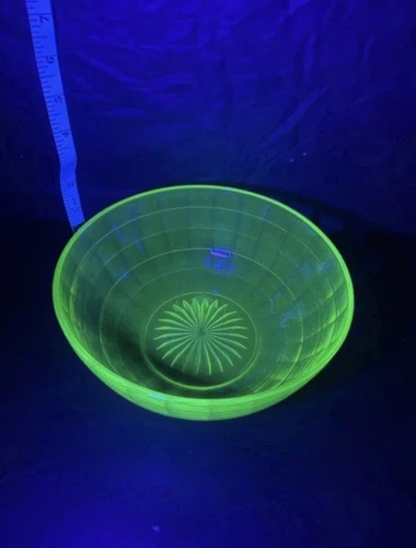 Rare Vintage Uranium Vaseline Depression Glass 7” Block Optic Mixing Bowl