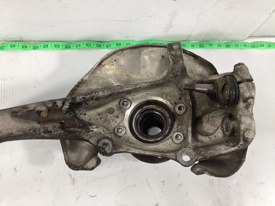 Audi S5 2009-2012 suspensión delantera izquierda husillo nudillo buje cojinete OEM. Foto 3 de 4