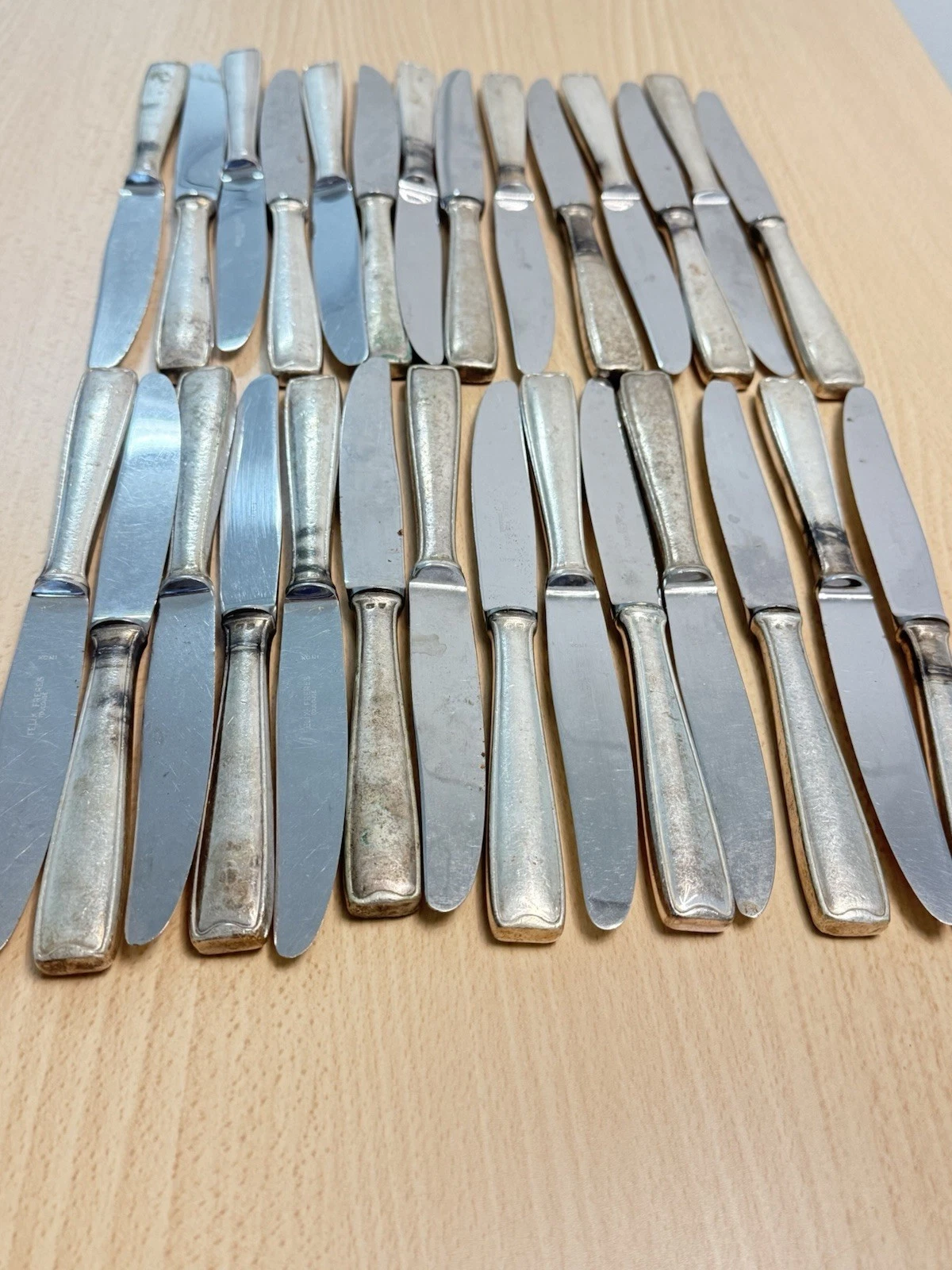 28 Couteaux Félix Frère En Métal Argenté