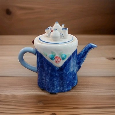 Vintage Blue Floral Porcelain Tea Kettle Pot With 3D Tea Coffee Cups On Lid