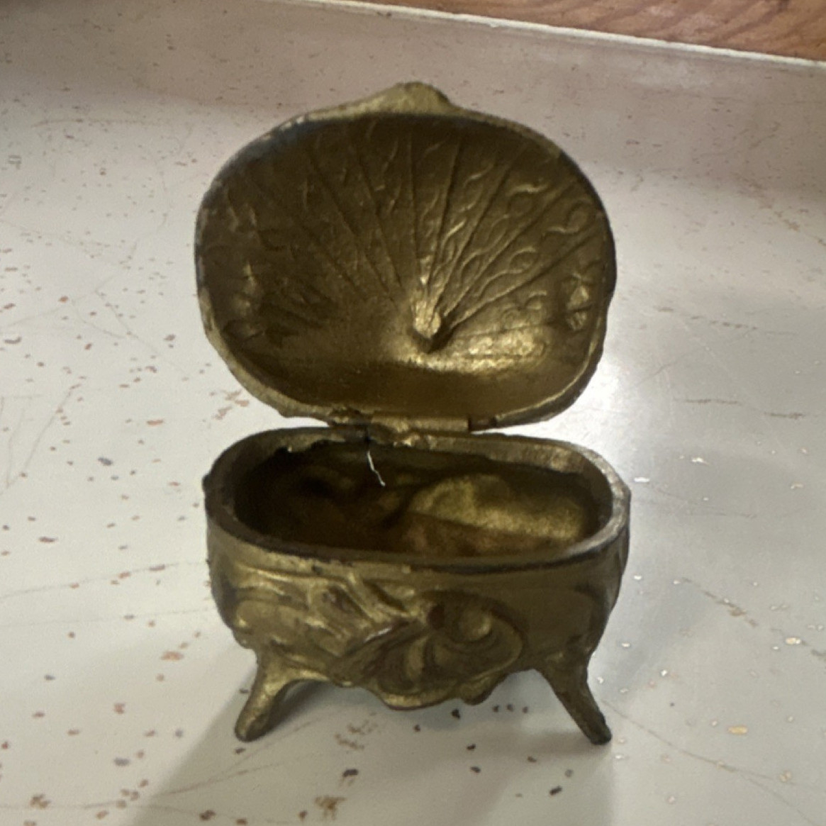 Small Brass-Tone Metal Trinket Box w/ Hinged Lid, 3 Legs, Floral Design