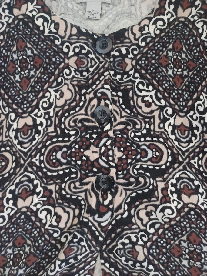 Cárdigan Mercer Street Studio para mujer con 3 botones talla grande tejido estampado ornamentado Foto 2 de 4