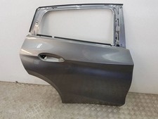 Porte arrière et accessoires Infiniti Q30