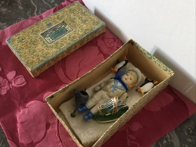 Poupée Ancienne ,porcelaine , Petit Marin Et Ses Jouets. ,années 60,80 - Photo 1/4