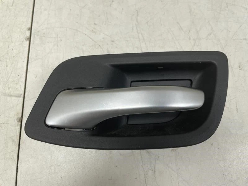 Chrysler 300 2013 manija de puerta interior trasera izquierda lado del conductor OEM+ Foto 3 de 4