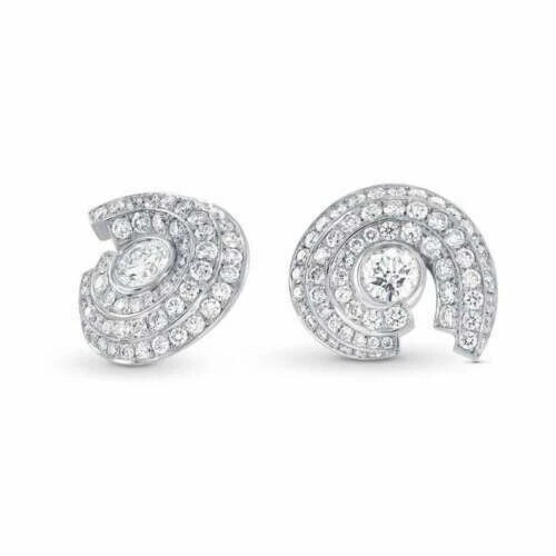 Increíble diseño de concha con aretes halo de zafiro simulado incoloro de 2 quilates para mujer Foto 2 de 4