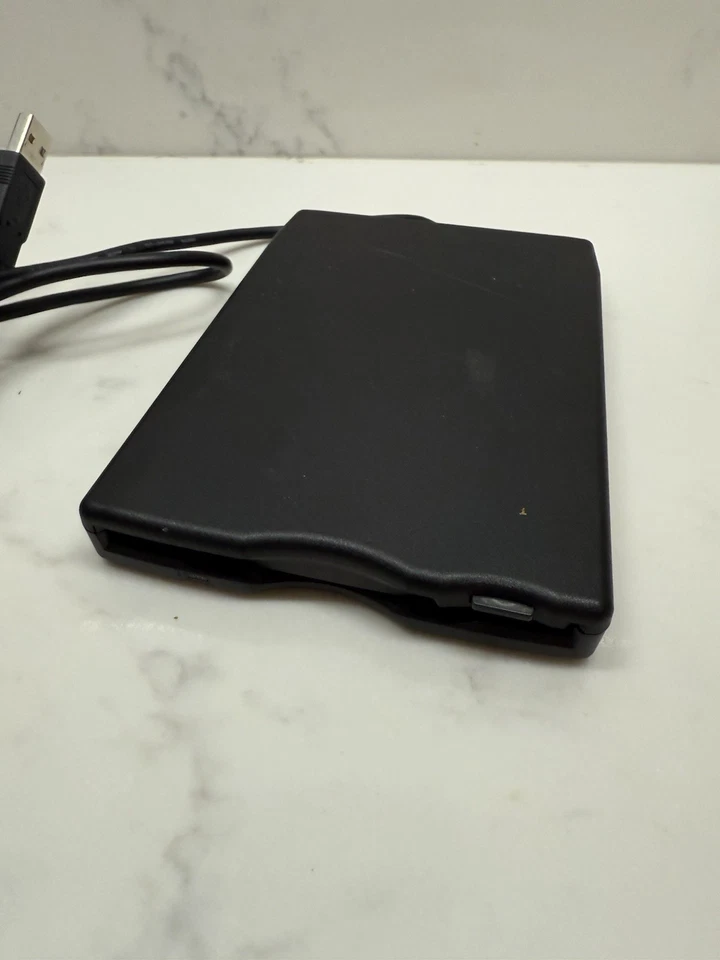 Smartdisk FDUSB-B2 USB 3.5" floppy Drive Portable Plug and play Vinatge Computer - Image 4 of 4