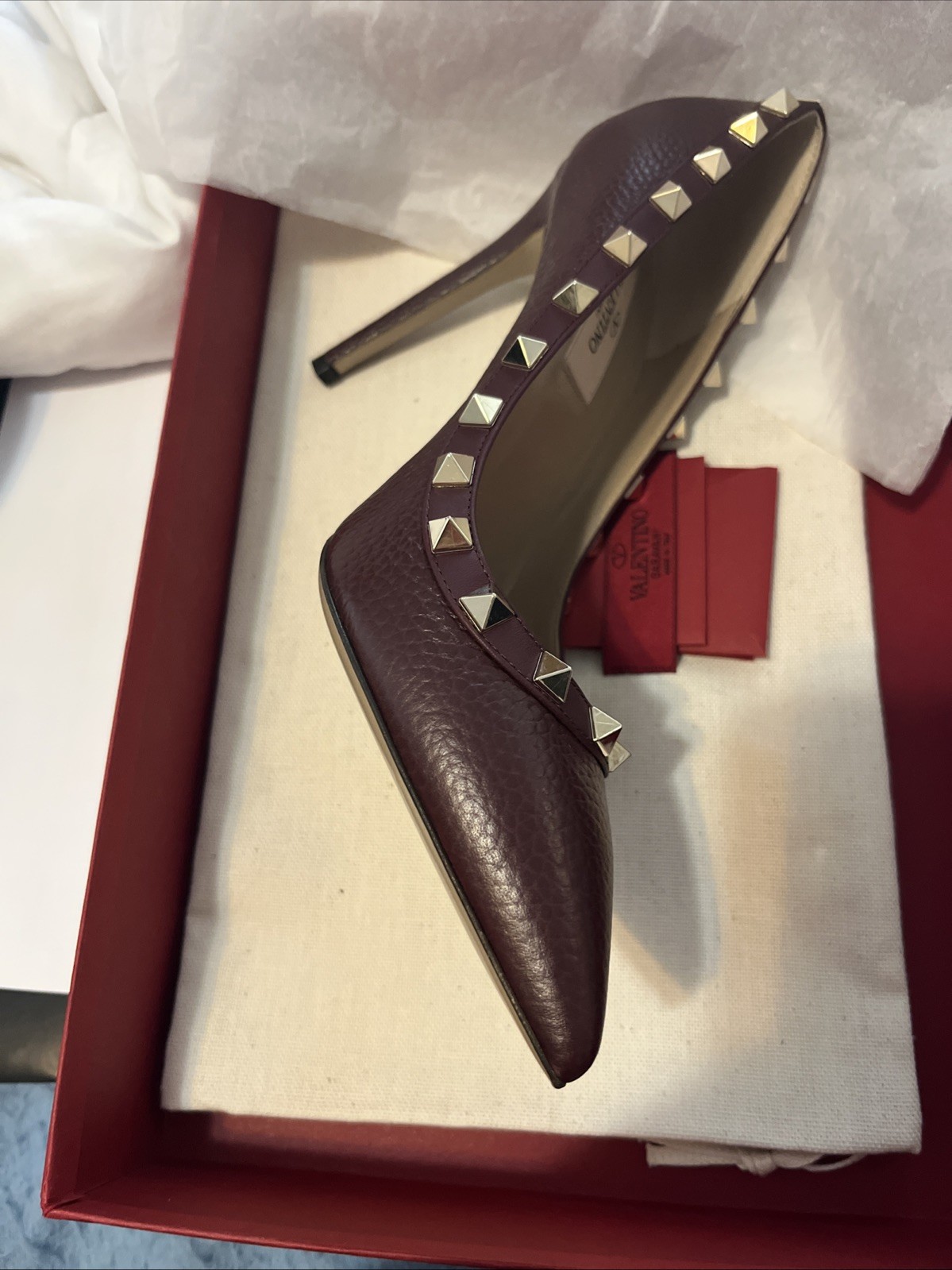 New Valentino Garavani Women's Rockstud Leather Point Toe Pump  Size 37 (EU) thumbnail 12