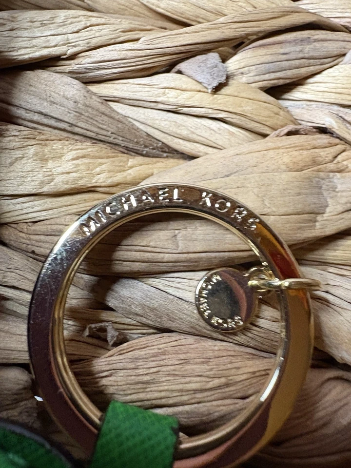 Michael Kors VERDE Corazón Hinchado Llavero Cartera Dije Nuevo en Caja Foto 3 de 4