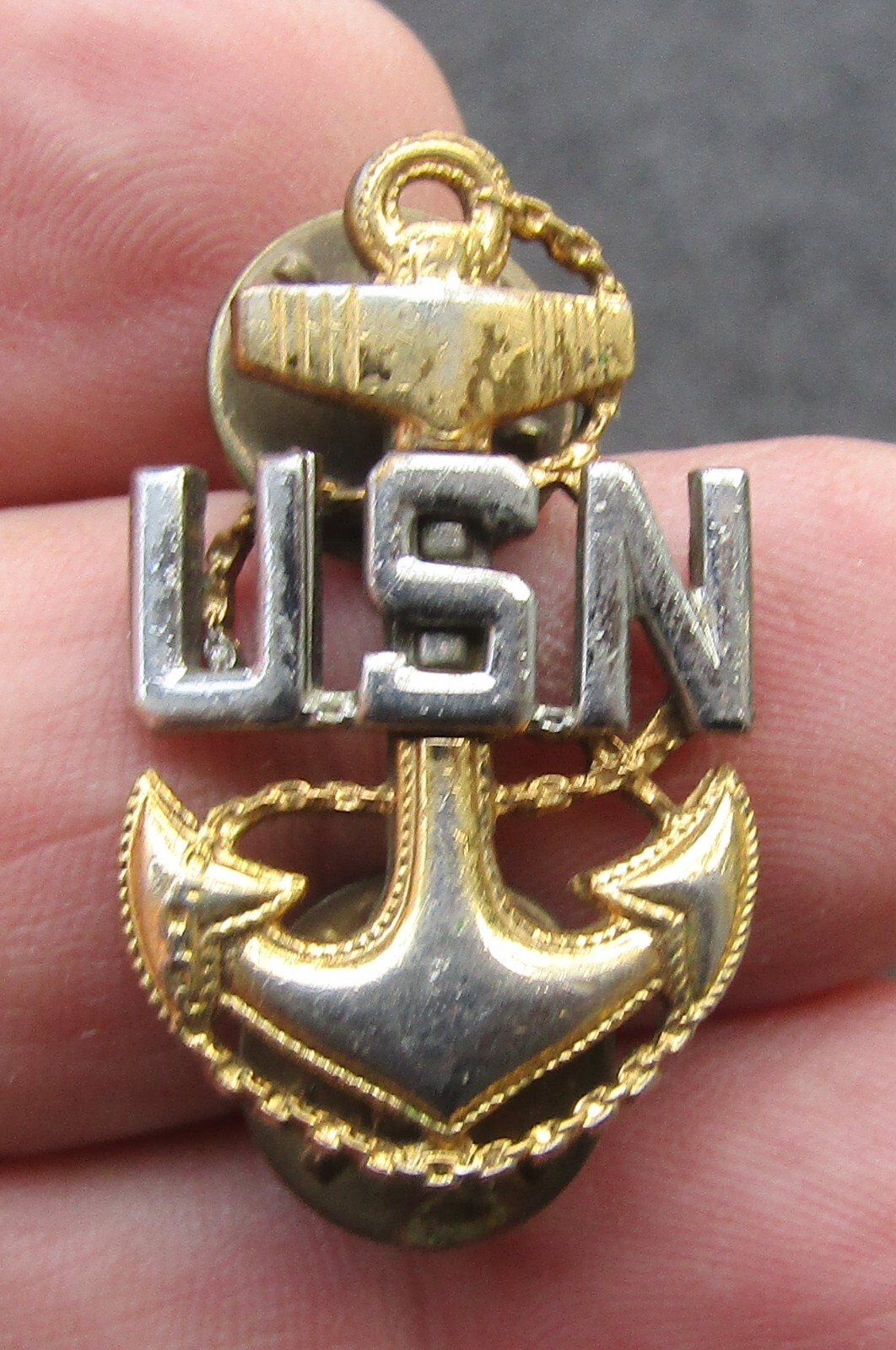 Vintage Collectible USN V 21 N Marked Gold Tone Metal Pinback Lapel Pin