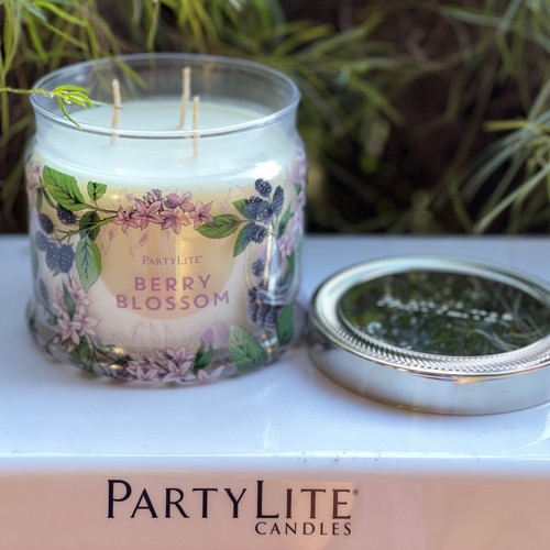 Partylite BERRY BLOSSOM SIGNATURE 3 Wick JAR CANDLE G73C247 Berries Jasmine - Photo 7 sur 16