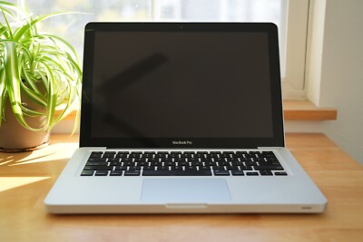APPLE MacBook Pro A1278, 2.5Ghz Intel Core i5, 4GB RAM, 320GB HD, New Battery