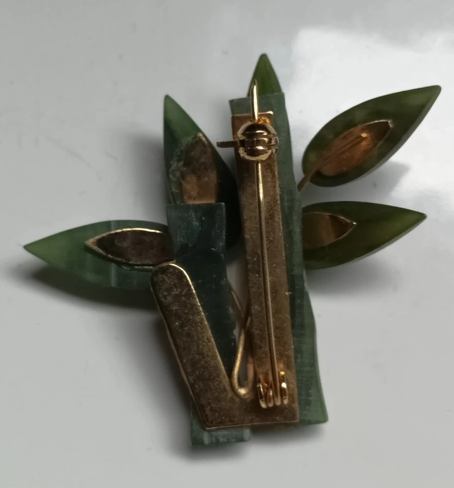 Pretty Natural Angel Skin Coral Roses/ Natural Green Jade Leaves Brooch, GPlated - Image 4 of 4